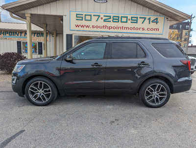 2017 Ford Explorer, $14900. Photo 2