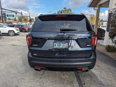 2017 Ford Explorer, $14900. Photo 4