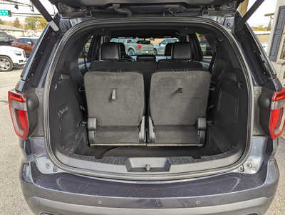 2017 Ford Explorer, $14900. Photo 9