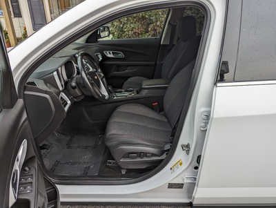 2016 Chevrolet Equinox, $11900. Photo 8