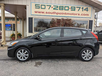 2014 Hyundai Accent, $7900. Photo 2