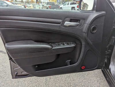 2013 Chrysler 300, $5900. Photo 12
