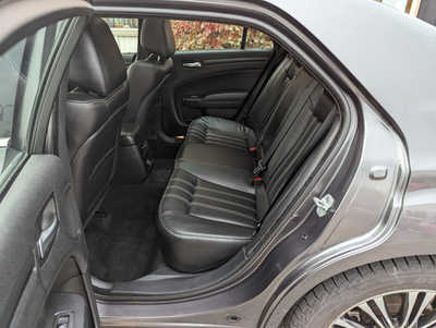 2013 Chrysler 300, $5900. Photo 9