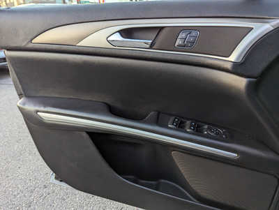 2016 Lincoln MKZ, $11900. Photo 12