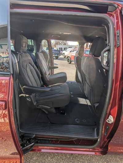 2021 Chrysler Pacifica, $25900. Photo 10
