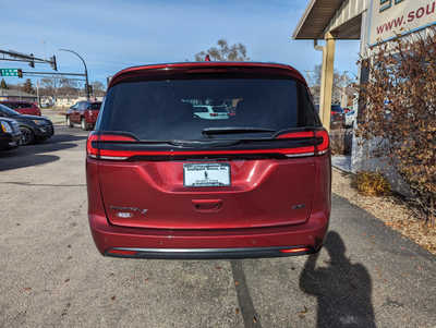 2021 Chrysler Pacifica, $25900. Photo 5