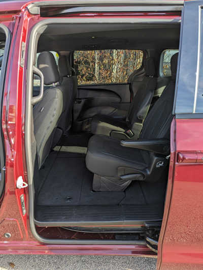 2021 Chrysler Pacifica, $25900. Photo 8