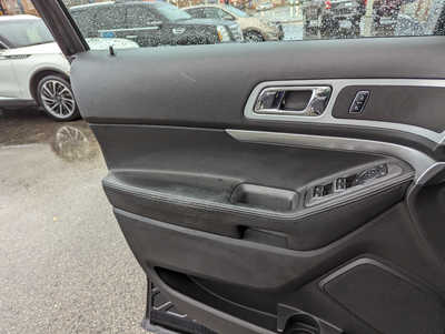 2015 Ford Explorer, $9900. Photo 12
