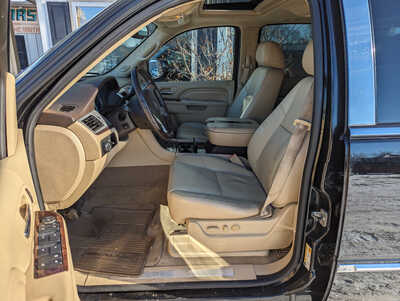 2011 Cadillac Escalade, $16999. Photo 5