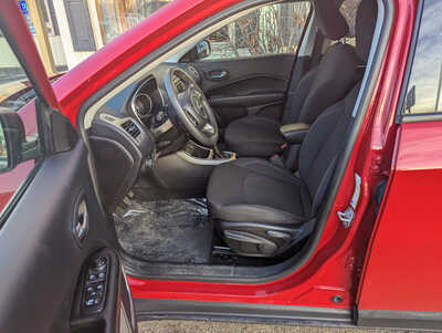 2018 Jeep Compass, $10900. Photo 8