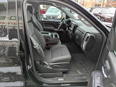 2017 Chevrolet 1500 Crew Cab, $16900. Photo 11