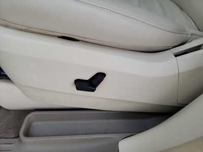 2008 Chrysler Town & Country, $3990. Photo 10