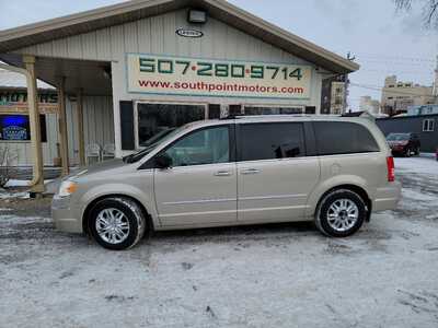 2008 Chrysler Town & Country, $3990. Photo 2