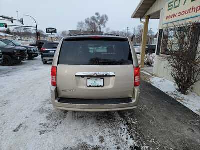 2008 Chrysler Town & Country, $3990. Photo 4