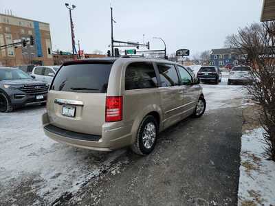 2008 Chrysler Town & Country, $3990. Photo 5
