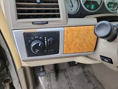 2008 Chrysler Town & Country, $3990. Photo 9