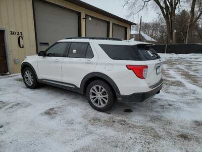 2022 Ford Explorer, $0. Photo 2