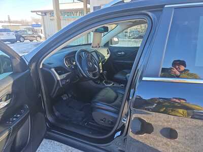 2016 Jeep Cherokee, $12900. Photo 8