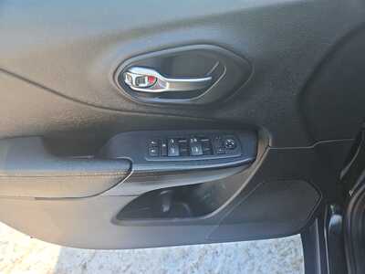 2016 Jeep Cherokee, $12900. Photo 9