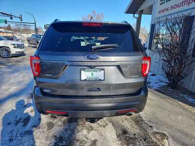 2017 Ford Explorer, $14900. Photo 4