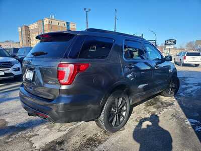 2017 Ford Explorer, $14900. Photo 5
