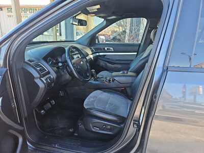2017 Ford Explorer, $14900. Photo 8