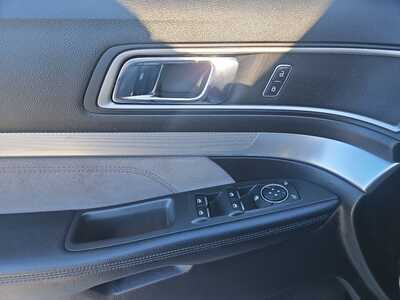 2017 Ford Explorer, $14900. Photo 9
