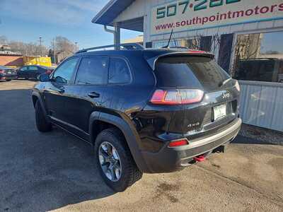 2019 Jeep Cherokee, $18990. Photo 3