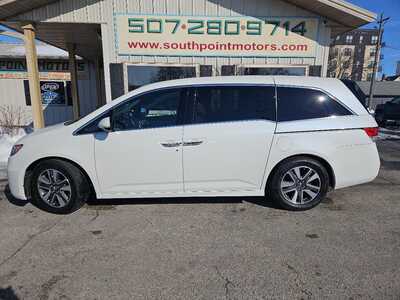 2017 Honda Odyssey, $14900. Photo 2