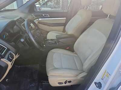 2016 Ford Explorer, $12900. Photo 8