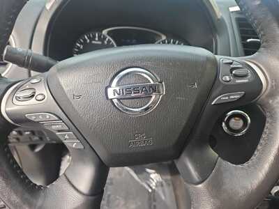 2020 Nissan Pathfinder, $11900. Photo 10
