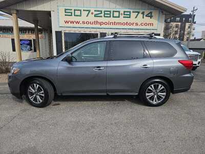 2020 Nissan Pathfinder, $11900. Photo 2
