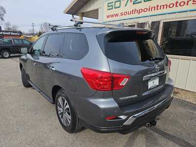 2020 Nissan Pathfinder, $11900. Photo 3