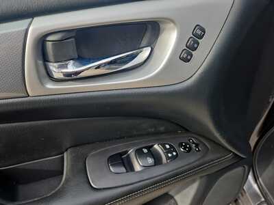 2020 Nissan Pathfinder, $11900. Photo 9