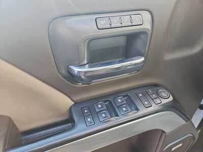 2017 Chevrolet 1500 Crew Cab, $13900. Photo 9