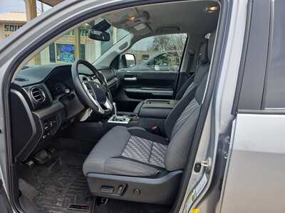 2019 Toyota Tundra Crew Cab, $36900. Photo 8