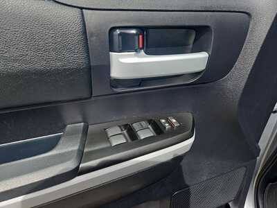 2019 Toyota Tundra Crew Cab, $36900. Photo 9
