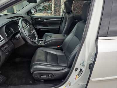 2018 Toyota Highlander, $26990. Photo 8