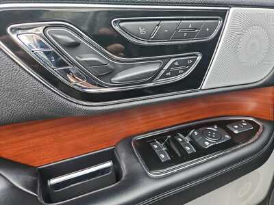 2020 Lincoln Navigator, $39990. Photo 9
