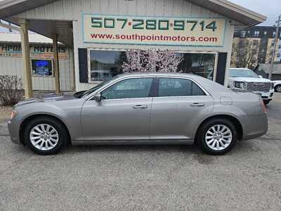 2014 Chrysler 300, $9900. Photo 2