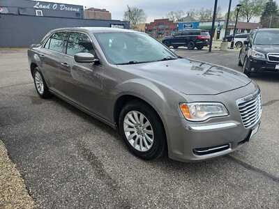 2014 Chrysler 300, $9900. Photo 6