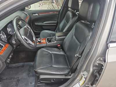 2014 Chrysler 300, $9900. Photo 8