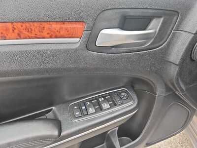 2014 Chrysler 300, $9900. Photo 9