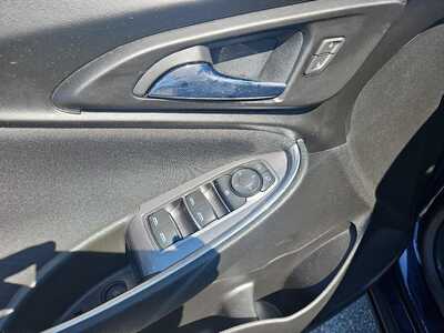 2018 Chevrolet Malibu, $0. Photo 9