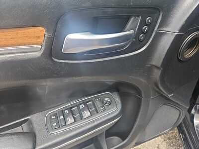 2012 Chrysler 300, $7900. Photo 9