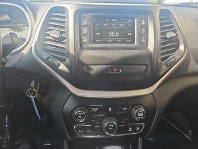 2014 Jeep Cherokee, $9900. Photo 12