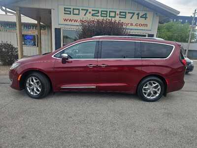 2017 Chrysler Pacifica, $12990. Photo 2