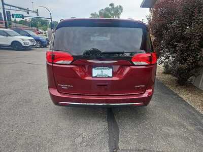 2017 Chrysler Pacifica, $12990. Photo 4