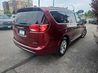 2017 Chrysler Pacifica, $12990. Photo 5