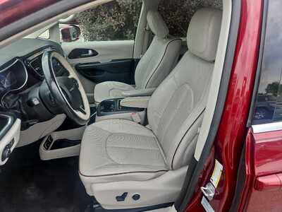 2017 Chrysler Pacifica, $12990. Photo 8